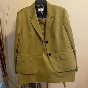 LeSuit Green size 18